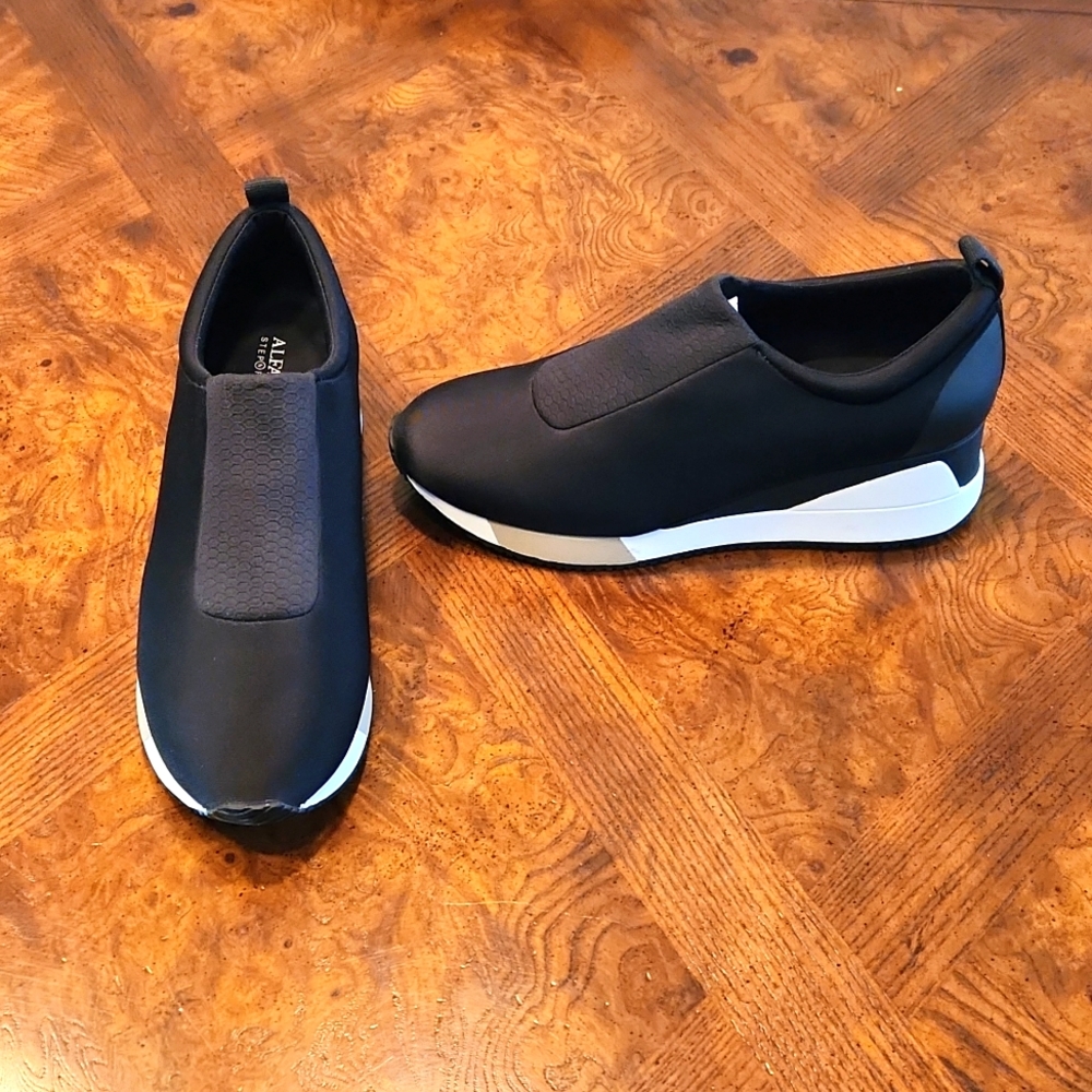 NEW Alfani Step Flex Sneakers
